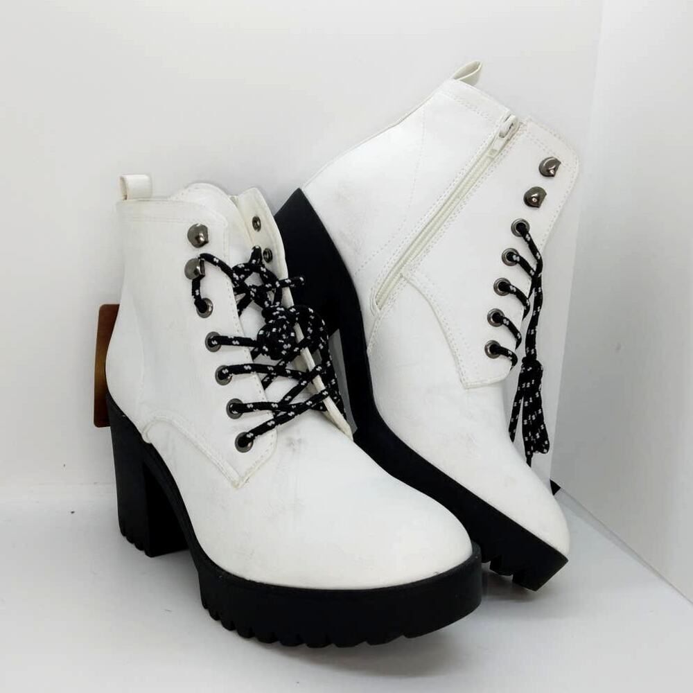 Seven7 Y2K NEW Flat Iron Women's White Lace Combat Boots w/3" Blk. Heels- sz. 10